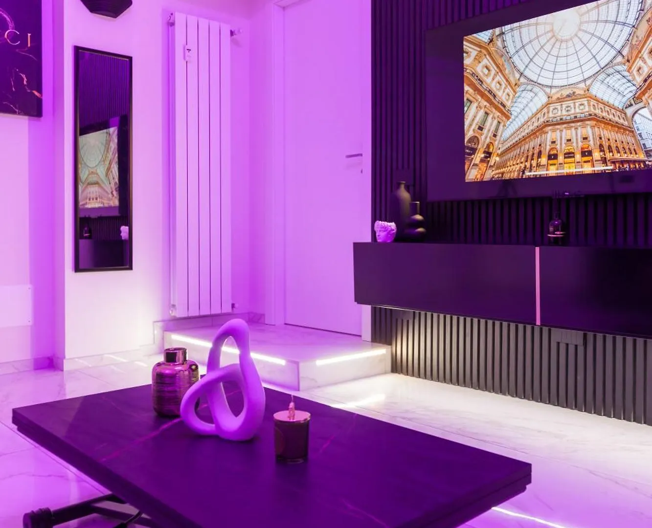 Italian Fashion Suite - Luxurious Marble City Center Milan