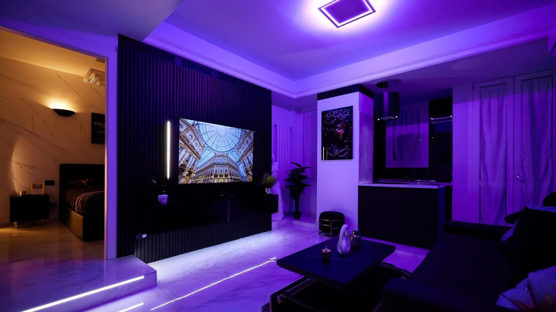 Italian Fashion Suite - Luxurious Marble City Center Milan Apartment