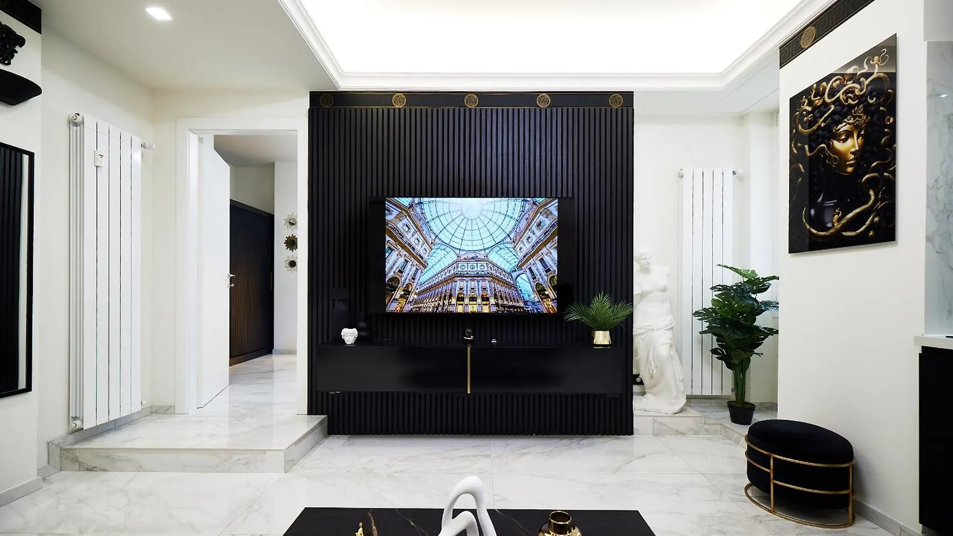 Italian Fashion Suite - Luxurious Marble City Center Milan