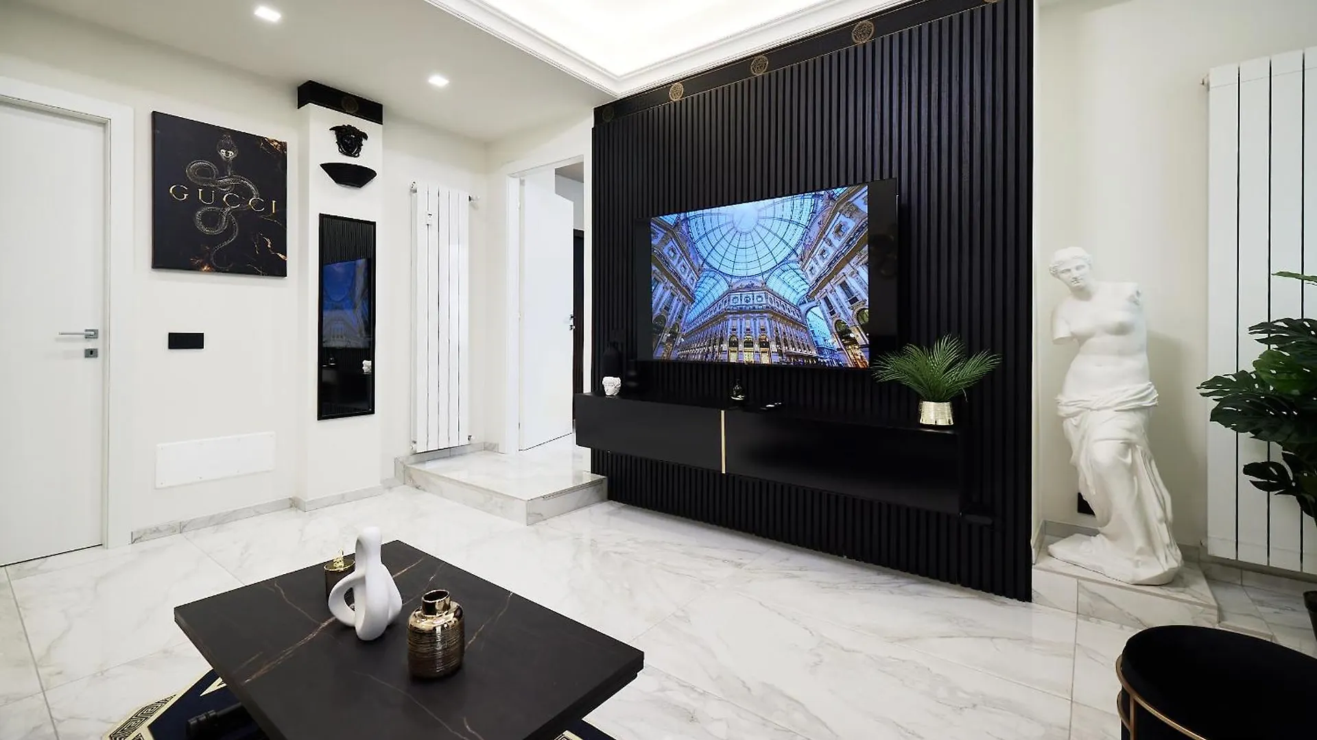Italian Fashion Suite - Luxurious Marble City Center Milan Apartment