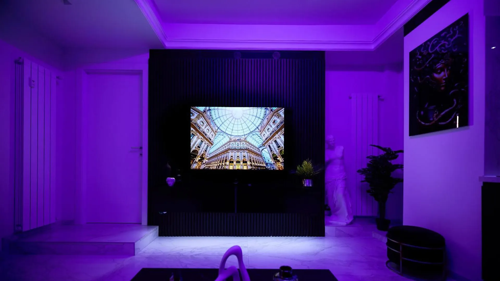 Apartment Italian Fashion Suite - Luxurious Marble City Center Milan