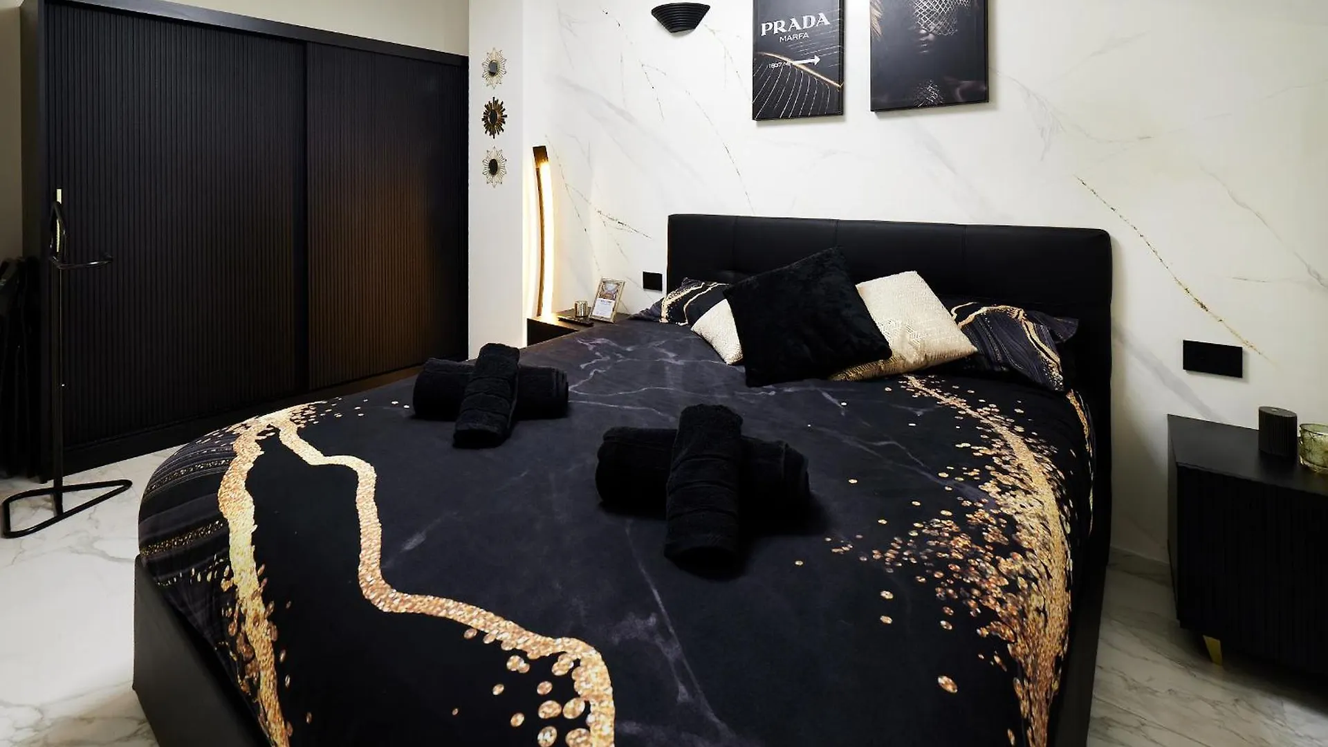 Italian Fashion Suite - Luxurious Marble City Center Milan