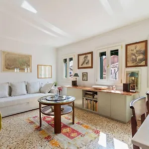 https://splendido-attico-arsenale-con-terrazza.hotelslidodijesolo.com