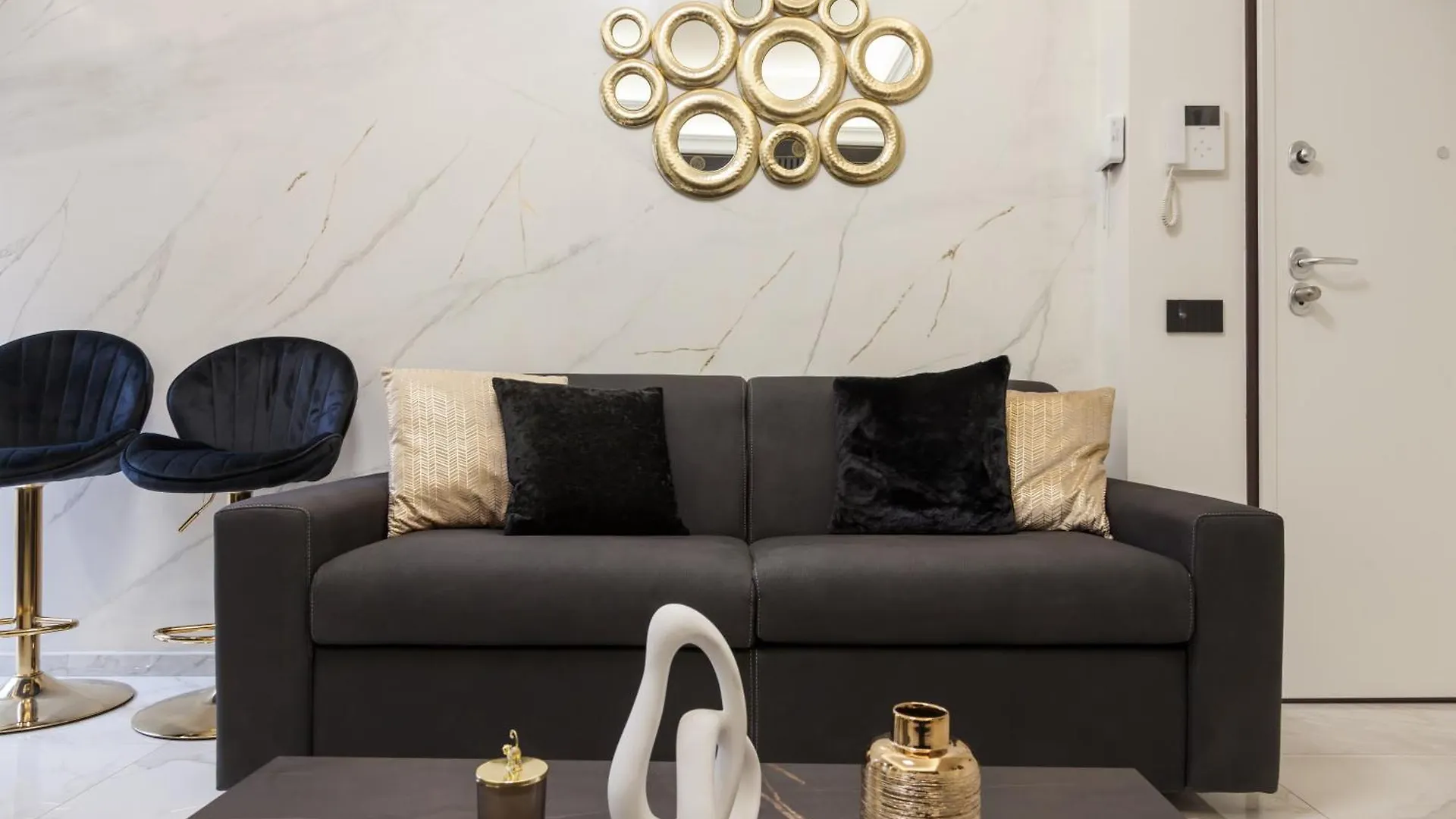 Italian Fashion Suite - Luxurious Marble City Center Milan 0*,